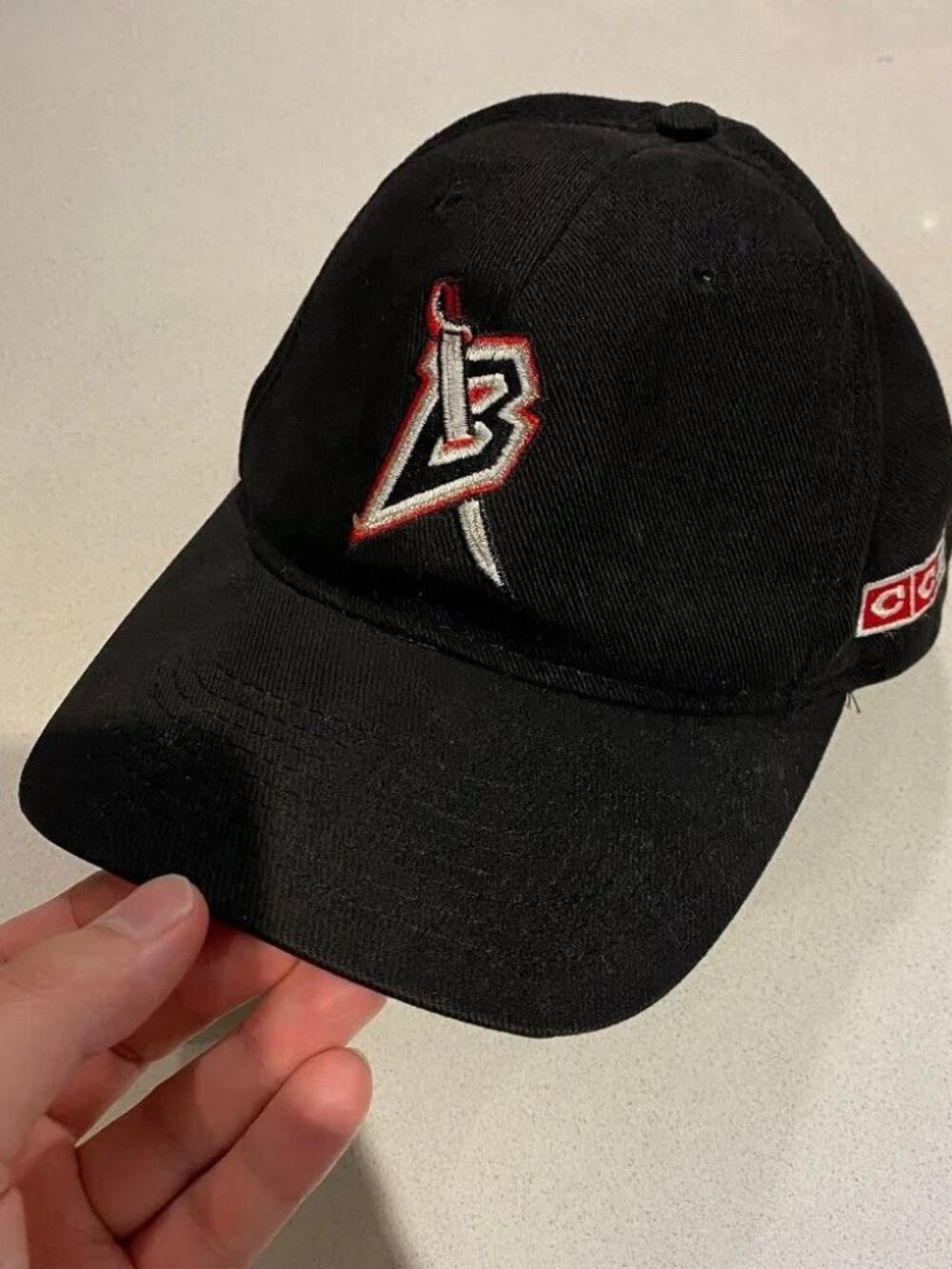 VINTAGE 90S BUFFALO SABRES NHL CCM NO.1 APPAREL SNAPBACK HAT